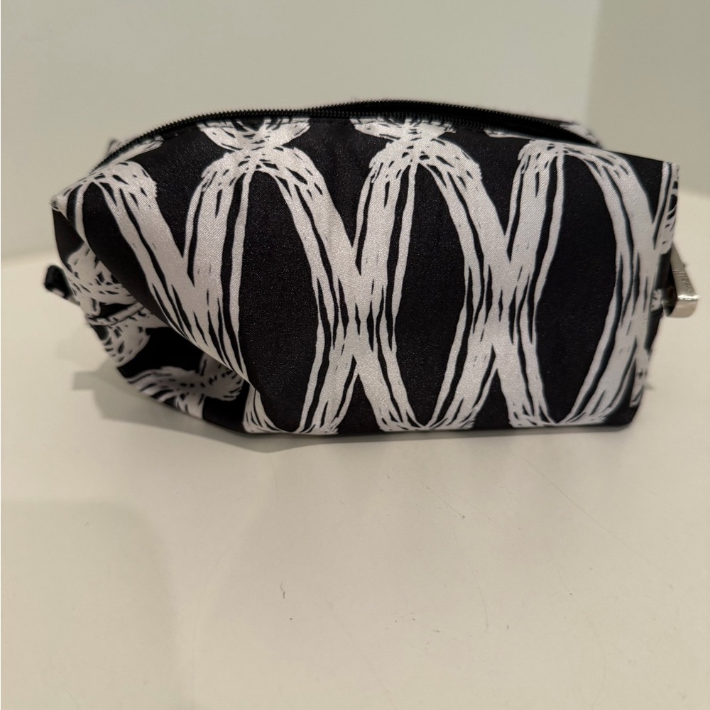 Jewell by thirty one Black & White Pattern Cosmetic Makeup Bag